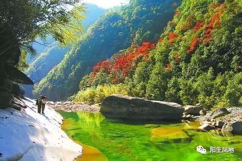 保安穿西服站岗瑟瑟发抖?售楼处回应
